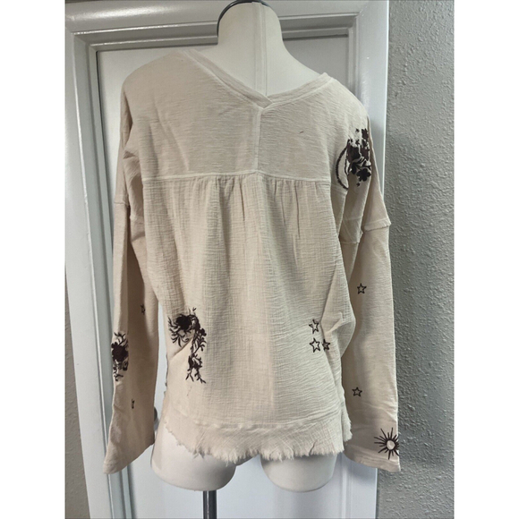 distressed embossed top by caite - Picture 11 of 14